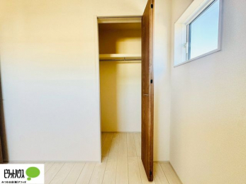 ���ց@���ꂼ��̂������Ɏ��[�X�y�[�X������̂Ńv���C�x�[�g�ȉו����g�߂ɒu�����Ƃ��ł��܂��B