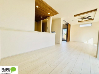 ���r���O�@�܏�V��ŊJ���I�ȋ�Ԃ�