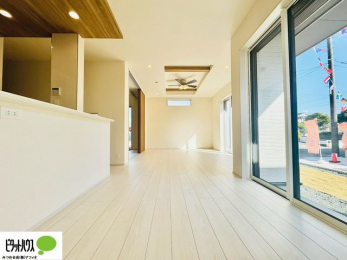 ���[�@�P�K�͉J�˃V���b�^�[�t���ŁA���V��̎����̖h�ƂȂǈ��S�ł�