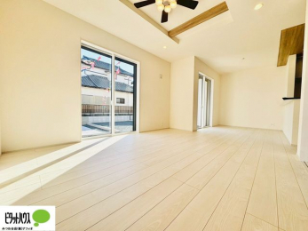 ���r���O�@�傫�ȑ�����ۓI�ȃ��r���O�́A�������邢��C�ɂ��Ă���܂��ˁB