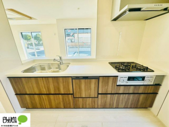 �L�b�`���@�V�z�Ȃ�ł͂̃s�J�s�J�̃L�b�`���͖����̂��������y�������Ă���܂��ˁB