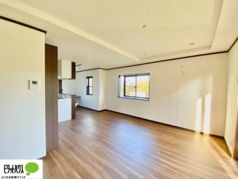 ���r���O�@���R�����������ޒg���ȃ��r���O�B��������ɂ͓Ǐ��₨���Q�ł����Ȃ���̂�т�Ɖ߂����ЂƎ����B