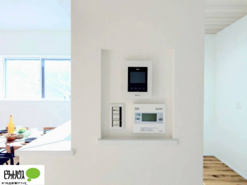 ���̑��@������Ԃ����S��TV���j�^�[�t���C���^�[�z��