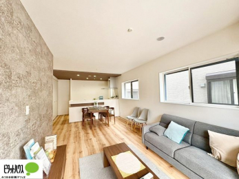 ���r���O�@���R�����������ޒg���ȃ��r���O�B��������ɂ͓Ǐ��₨���Q�ł����Ȃ���̂�т�Ɖ߂����ЂƎ����B