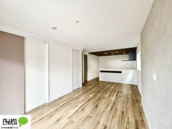 ���r���O�@�L�X�k�c�j�I����̑傫�ȃ\�t�@��u���Ă������f��ӏ܂��ǂ��ł��ˁB