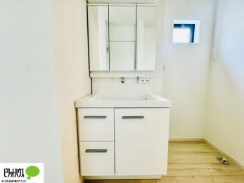 ʑEʏ@{Hʐ^@g₷VvȐʉϑB̎xx͂n܂܂B