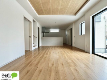 rO@20.1̃rÓAƋ̔zul₷`^łB߂₷Ƒ݂Ȃ̌ȅɁB