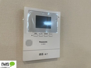 ���̑��@�{�H��ʐ^�F������Ԃ����S��TV���j�^�[�t���C���^�[�z��