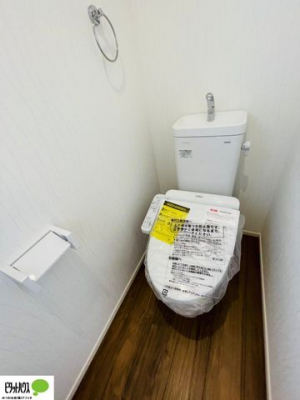 �g�C���@�{�H��ʐ^�F1�E2�K�E�H�V�����b�g�g�C�������B