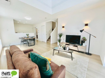 ���r���O�@���R�ƉƑ��̊炪���킹����l�C�̃��r���O�C���K�i�B