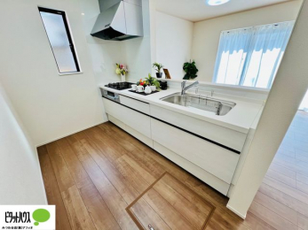 �L�b�`���@�{�H��ʐ^�@�V�z�Ȃ�ł͂̃s�J�s�J�̃L�b�`���͖����̂��������y�������Ă���܂��ˁB