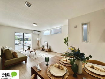 ̑@rO͉ƑōLXƉ߂19.4BLb`烊rOʂāAq̗lq΂B