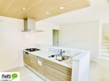 �L�b�`���@�V�z�Ȃ�ł͂̃s�J�s�J�̃L�b�`���͖����̂��������y�������Ă���܂��ˁB