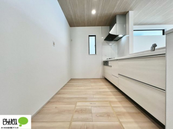 Lb`@{Hʐ^FlC̃JE^[Lb`́ArOɂ邲Ƒ̗lqf܂