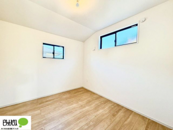 ���[�@2�ʍ̌��Ŗ��邭�A���ʂ��̗ǂ��������ł��B