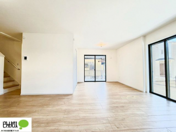 ���r���O�@�C���e���A�̉f����L�X�Ƃ������r���O