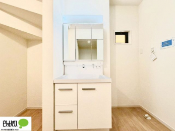 ���ʑ�E���ʏ��@�O�ʋ��̗���A�V���N���ȂǑ������[��������A�L�X�Ƃ������ʉ��ϑ�ł��B