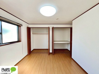 ���[�@���ꂼ��̂������Ɏ��[�X�y�[�X������̂Ńv���C�x�[�g�ȉו����g�߂ɒu�����Ƃ��ł��܂��B