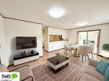 ���r���O�@�����ۂ̎����ʐ^��CG�ŉƋ��z�u�����C���[�W�ł���A���ۂƂ͑����قȂ�܂��B