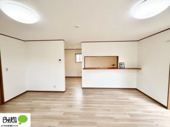 ���r���O�@���R�����������ޒg���ȃ��r���O�B��������ɂ͓Ǐ��₨���Q�ł����Ȃ���̂�т�Ɖ߂����ЂƎ����B