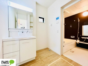 ���ʑ�E���ʏ��@�{�H��ʐ^�@�O�ʋ��̗���A�V���N���ȂǑ������[��������A�L�X�Ƃ������ʉ��ϑ�ł��B