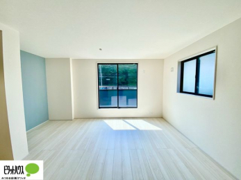 ���r���O�@2�K���r���O�̉ƁI������菭�������ڐ��̌i�F�������̂ЂƂƂ���^���Ă���܂��B