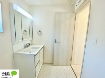 ���ʑ�E���ʏ��@�O�ʋ��̗���A�V���N���ȂǑ������[��������A�L�X�Ƃ������ʉ��ϑ�ł��B