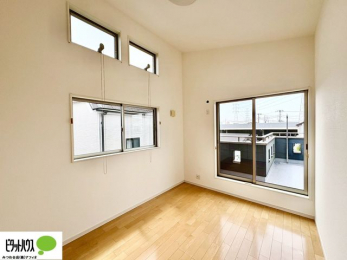 �Q���@�傫�ȑ����疾�邢�z�˂�������܂��B