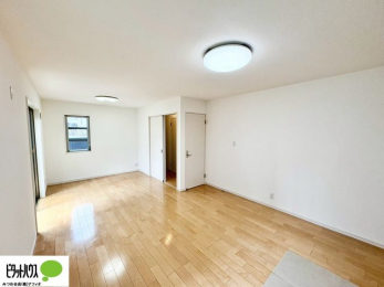 ���r���O�@���R�����������ޒg���ȃ��r���O�B��������ɂ͓Ǐ��₨���Q�ł����Ȃ���̂�т�Ɖ߂����ЂƎ����B