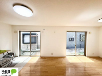 ���r���O�@�傫�ȑ�����ۓI�ȃ��r���O�́A�������邢��C�ɂ��Ă���܂��ˁB