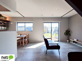 ���r���O�@�傫�ȑ�����ۓI�ȃ��r���O�́A�������邢��C�ɂ��Ă���܂��ˁB