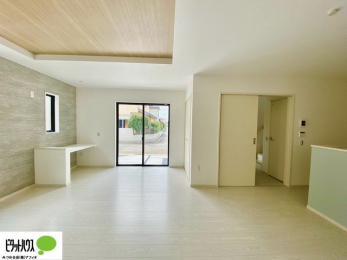 rO@X^fBJE^[͂ql̏hXy[XprɊpł܂B