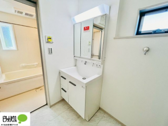 ���ʑ�E���ʏ��@�O�ʋ��̗���A�V���N���ȂǑ������[��������A�L�X�Ƃ������ʉ��ϑ�ł��B