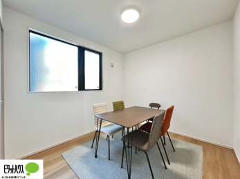 ���̑����ρ@�傫�ȑ����疾�邢�z�˂�������܂��B