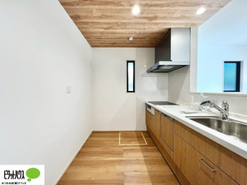 �L�b�`���@�V�z�Ȃ�ł͂̃s�J�s�J�̃L�b�`���͖����̂��������y�������Ă���܂��ˁB