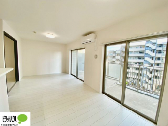 ���r���O�@�C���e���A�̉f����L�X�Ƃ������r���O