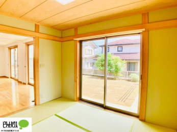 ���̑����ρ@�傫�ȑ����疾�邢�z�˂�������܂��B