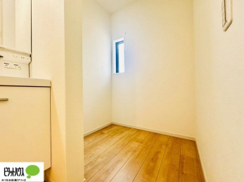 ���ʑ�E���ʏ��@���ʏ��Ɏ��[�X�y�[�X��݂��܂����B������^�I���A�X�g�b�N��܂Ȃǉ����Ƒ����̂Ń��l���ɃX�y�[�X������Əd�󂵂܂��B