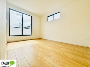 �Q���@2�ʍ̌��Ŗ��邭�A���ʂ��̗ǂ��������ł��B