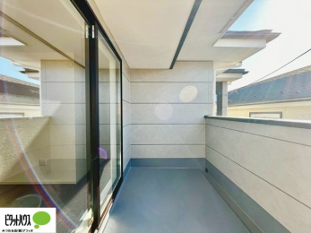 ���ց@�ˑR�̉J�ł������J�b�g�ł���D�]�̃C���i�[�o���R�j�[�B