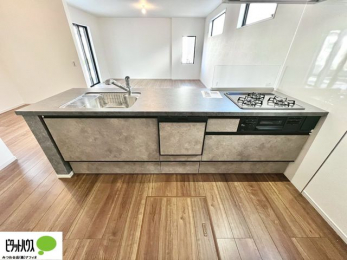 �L�b�`���@�V�z�Ȃ�ł͂̃s�J�s�J�̃L�b�`���͖����̂��������y�������Ă���܂��ˁB