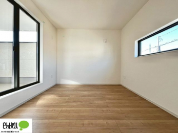 �Q���@����̏I���ɕv�w�ł������߂������Q���B�L���ɂ�Ƃ肪����A�Ƒ��̋C�z�������Ȃ������������x�߂���S�̃v���C�x�[�g��Ԃł��B