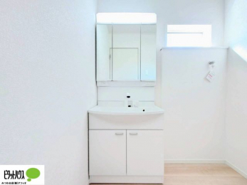 ���ʑ�E���ʏ��@�O�ʋ��̗���A�V���N���ȂǑ������[��������A�L�X�Ƃ������ʉ��ϑ�ł��B