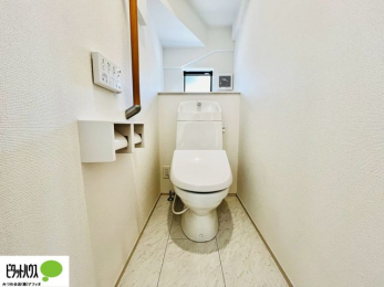 �g�C���@�{�H��ʐ^�@1�E2�K�E�H�V�����b�g�g�C�������B