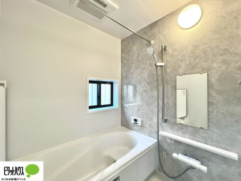 �����@�����̔�������Ă����o�X���[���͍L�X�������B�x���͂��q�l�ƈꏏ�ɗV�тȂ������܂��ˁB