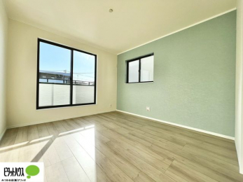 �Q���@����̏I���ɕv�w�ł������߂������Q���B�L���ɂ�Ƃ肪����A�Ƒ��̋C�z�������Ȃ������������x�߂���S�̃v���C�x�[�g��Ԃł��B