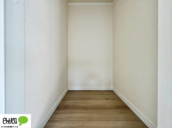 �q�������@���ꂼ��̂������Ɏ��[�X�y�[�X������̂Ńv���C�x�[�g�ȉו����g�߂ɒu�����Ƃ��ł��܂��B