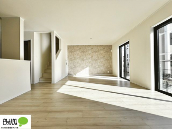 ���r���O�@���R�����������ޒg���ȃ��r���O�B��������ɂ͓Ǐ��₨���Q�ł����Ȃ���̂�т�Ɖ߂����ЂƎ����B