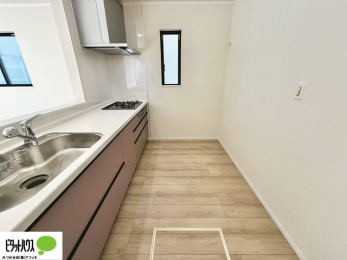 �L�b�`���@�V�z�Ȃ�ł͂̃s�J�s�J�̃L�b�`���͖����̂��������y�������Ă���܂��ˁB