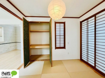 ���[�@�a���ɂ��鉟����͗��q�p�̕z�c��G�߂̕z�c����������ۊǂł��܂��B